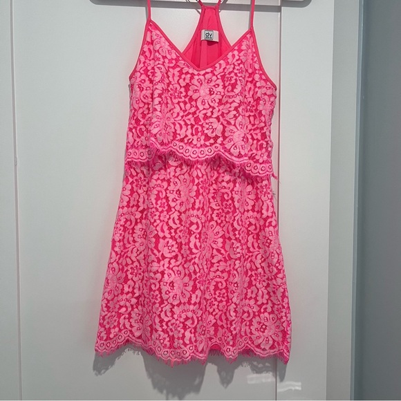 DV by Dolce Vita Dresses & Skirts - DV by Dolce Vita Hot Pink Floral Lace Mini Dress sz XS